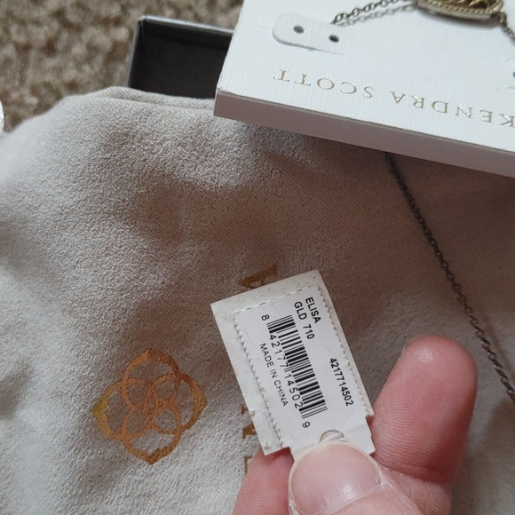 Kendra Scott Elisa Antique Gold Necklace - Picture 4 of 5